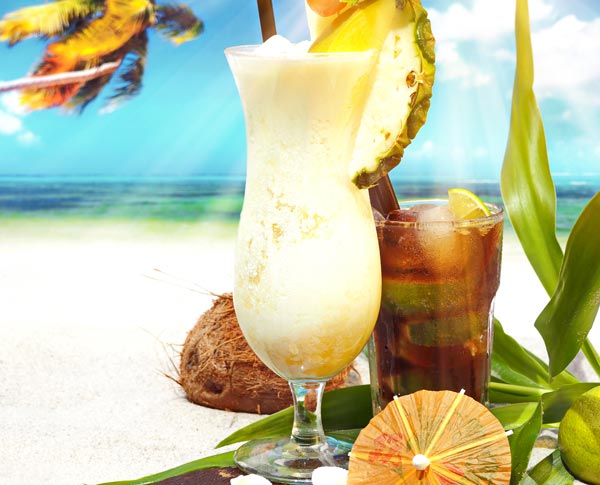 Pina Colada Cocktail am Strand