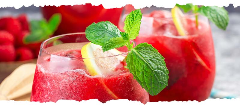 Summer Delight - Alkoholfreies Getränk mit Wildbeeren und Minze