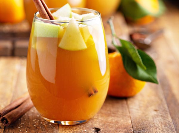 Apfel-Cidre-Zimt-Sangria