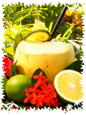 Tropical Saoco - Cocktail in der Kokosnuss
